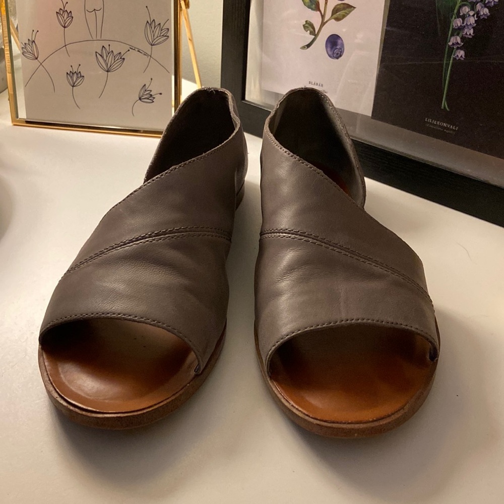 Sole Society size 7.5 open toed flats